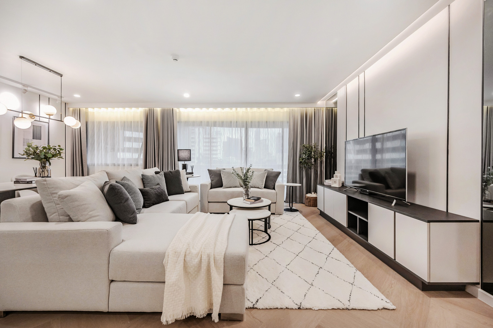 Beautiful room, fully decorated