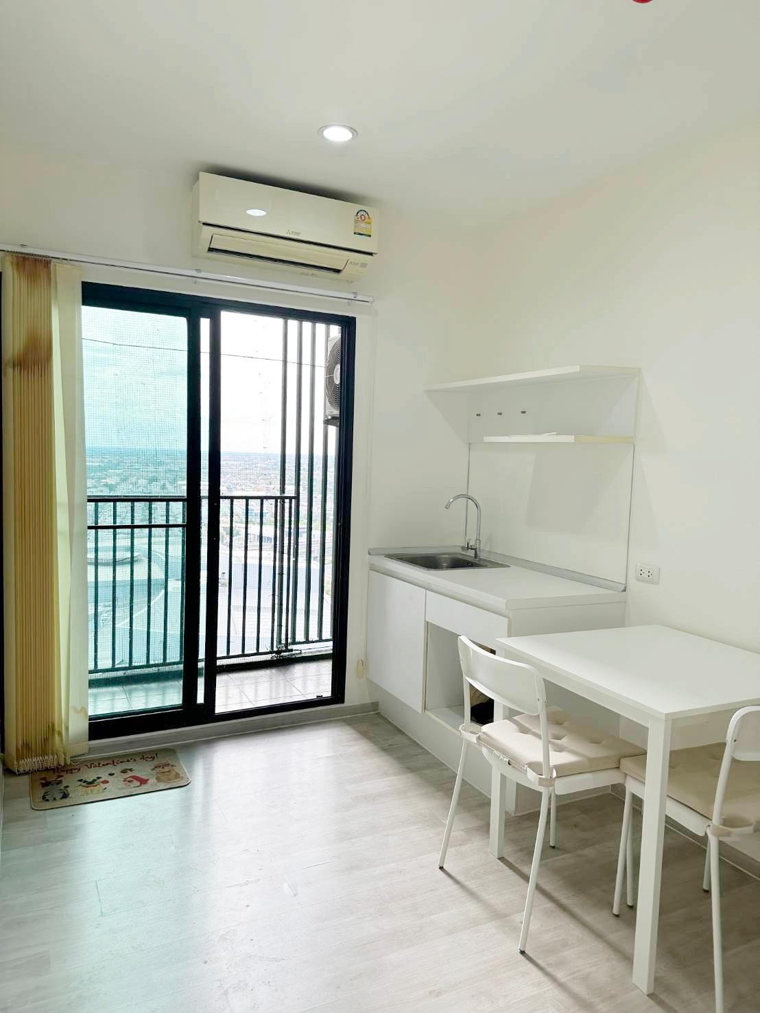 Condo for rent, Plum Central Station Phase 1, next to Central West Gate, near the MRT Purple Line, there is a shuttle from the condo to the MRT station, 1 bedroom, area 24.39 sq m, 31st floor, monthly rent 6,000 baht. – รูปที่ 3