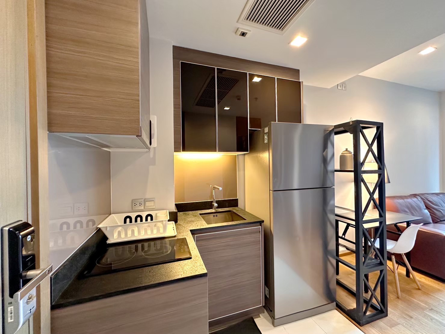 คอนโดหรู 1 ห้องนอน วิวเมืองพาโนรามา ตกแต่งครบ พร้อมอยู่ สัมผัสชีวิตเหนือระดับใจกลางเมือง – รูปที่ 3