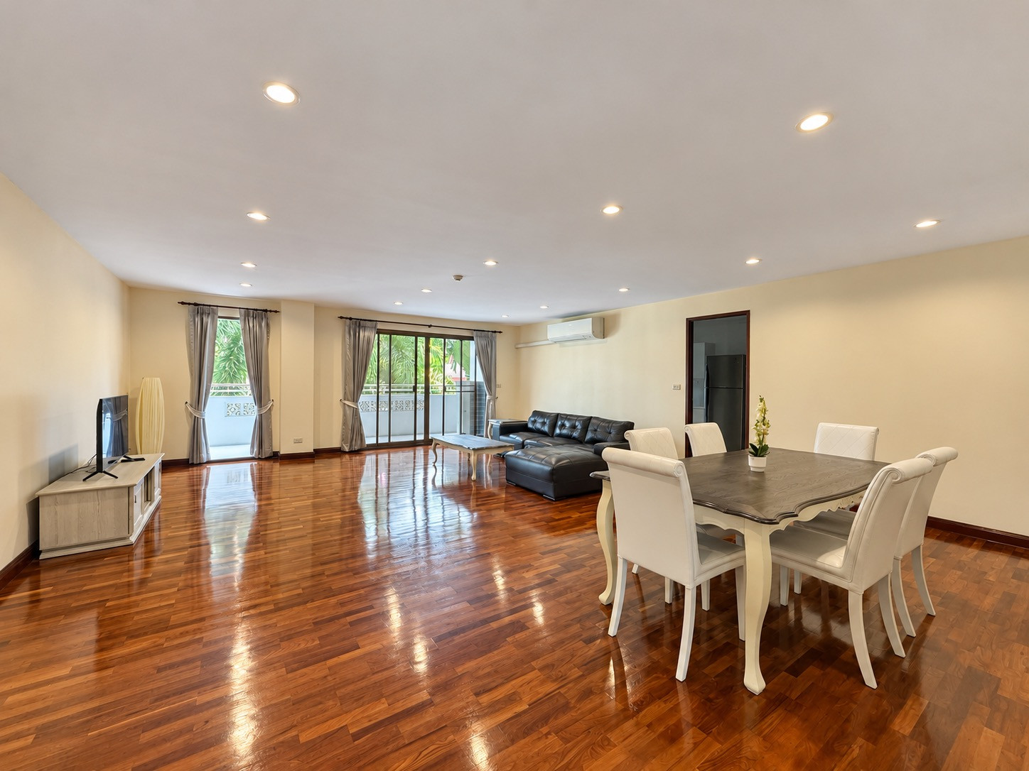 For Rent Cat Friendly Apartment in Wireless Road - Bangkok 