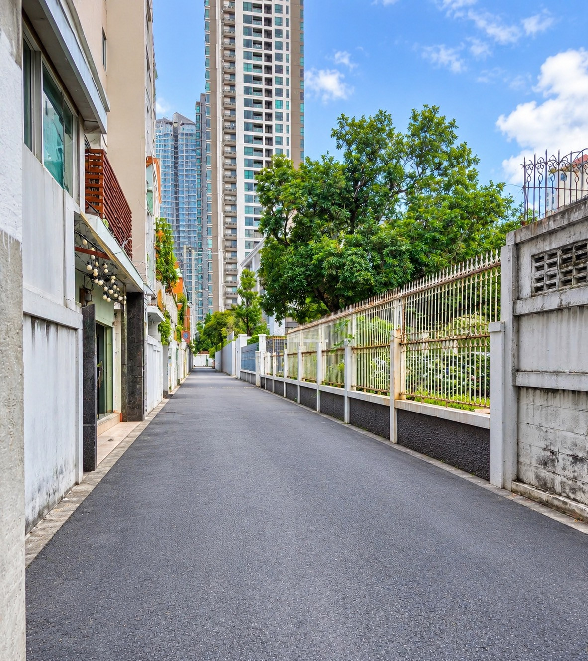 Land for sale in a potential location, Silom 11, near Wat Khaek.