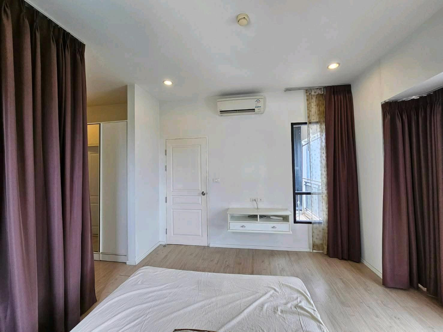 FOR RENT / FOR SALE | S1 Rama 9 Condominium ✨ คอนโดห้องใหญ่ 65 ตร.ม. 2 ห้องนอน 2 ห้องน้ำ วิวสระว่ายน้ำ ใกล้ The Nine พระราม 9 เดินทางสะดวก ใกล้สนามบินสุวรรณภูมิ!  – รูปที่ 4