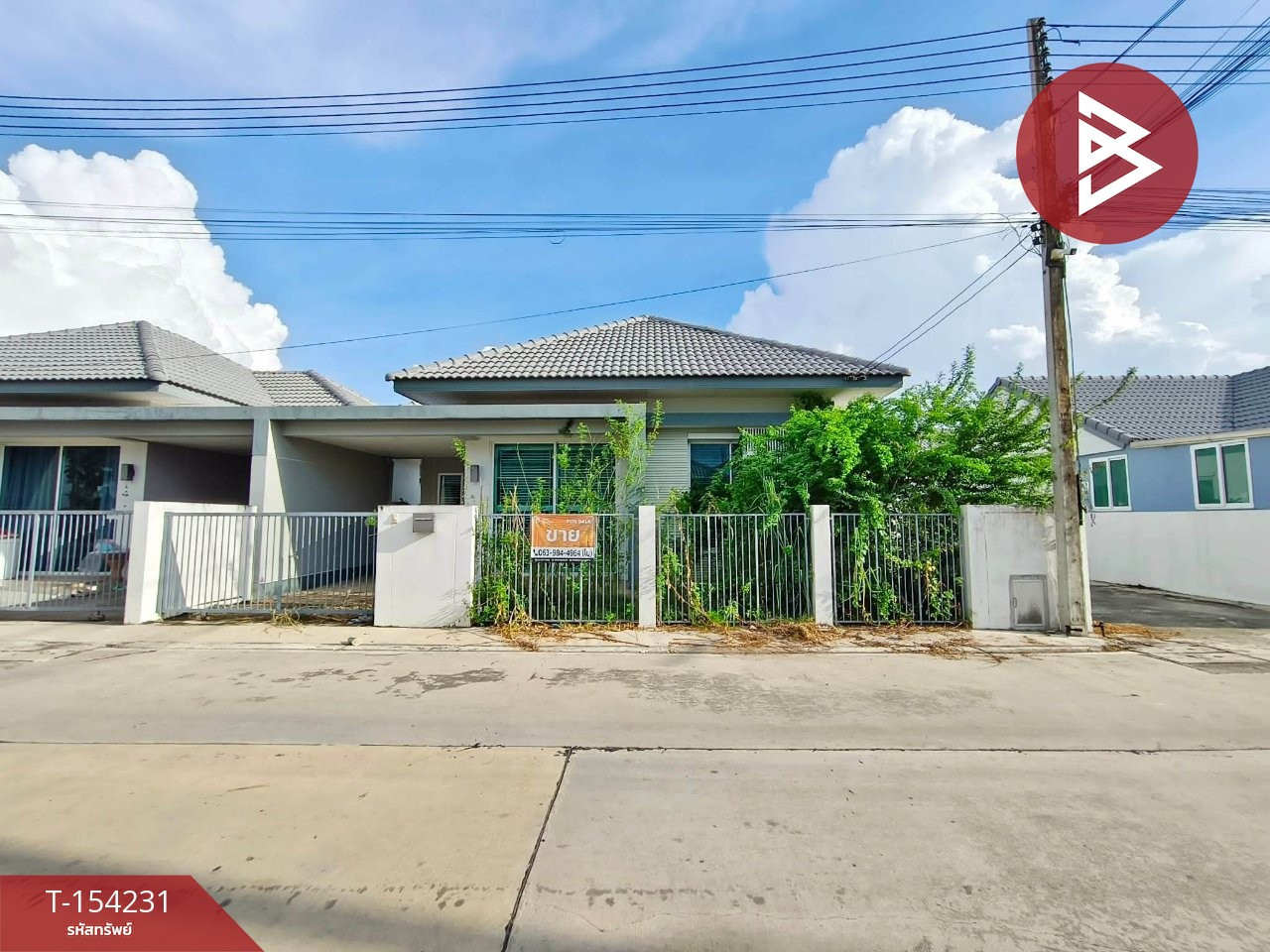 Semi-detached house for sale, Baan Suay Plus Project, Ban Pho, Chachoengsao.