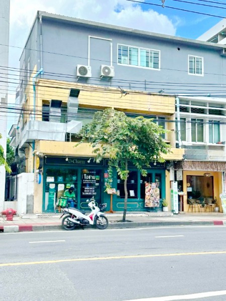Thong Lo and 1.53 km from BTS Ekkamai. Features 2 bedrooms Commercial building for rent (2 units com – รูปที่ 2