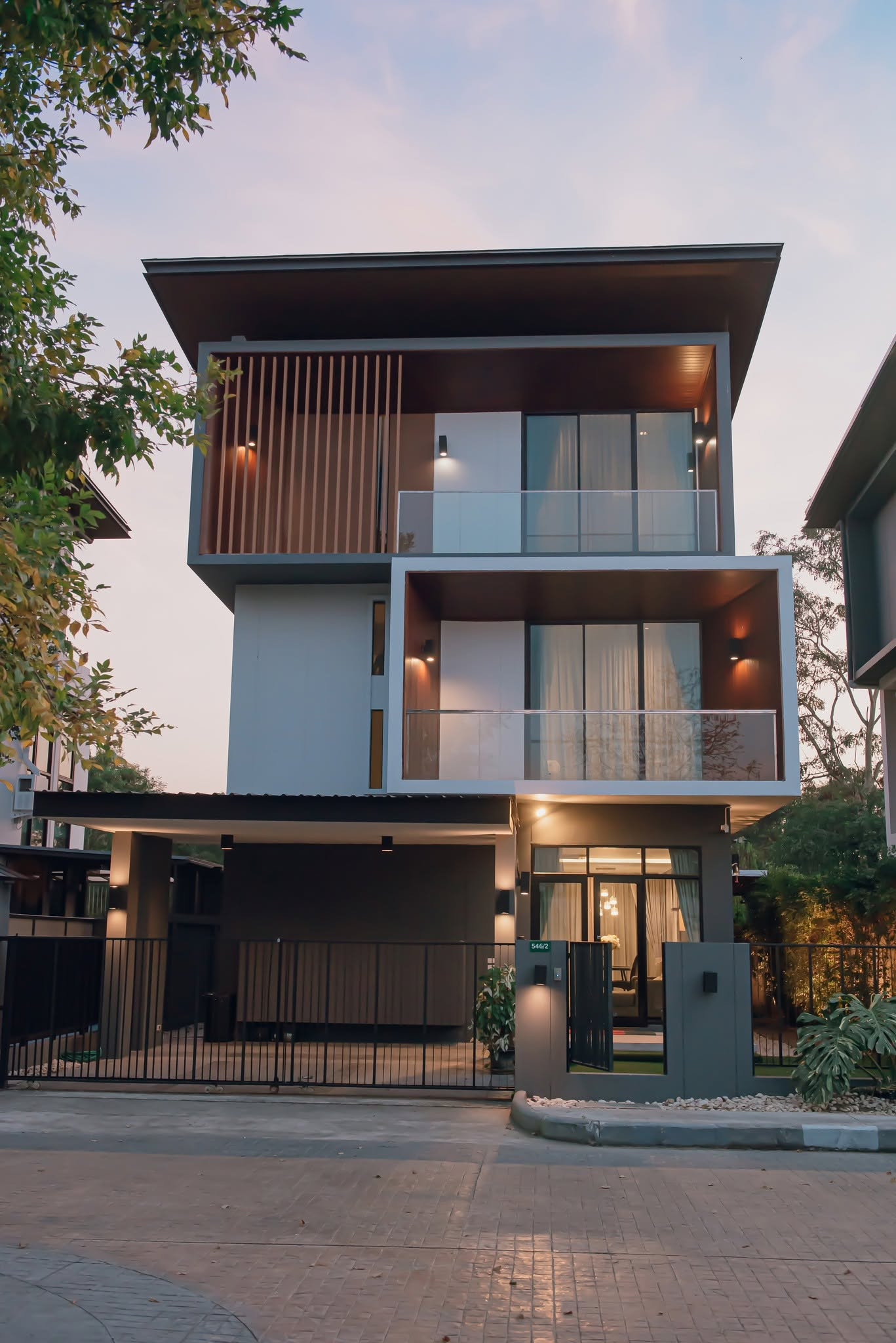 Akaluck Sansai, Beautifully designed built-in interiors throughout, near Ruamchok Market and Central Festival Chiang Mai – รูปที่ 2