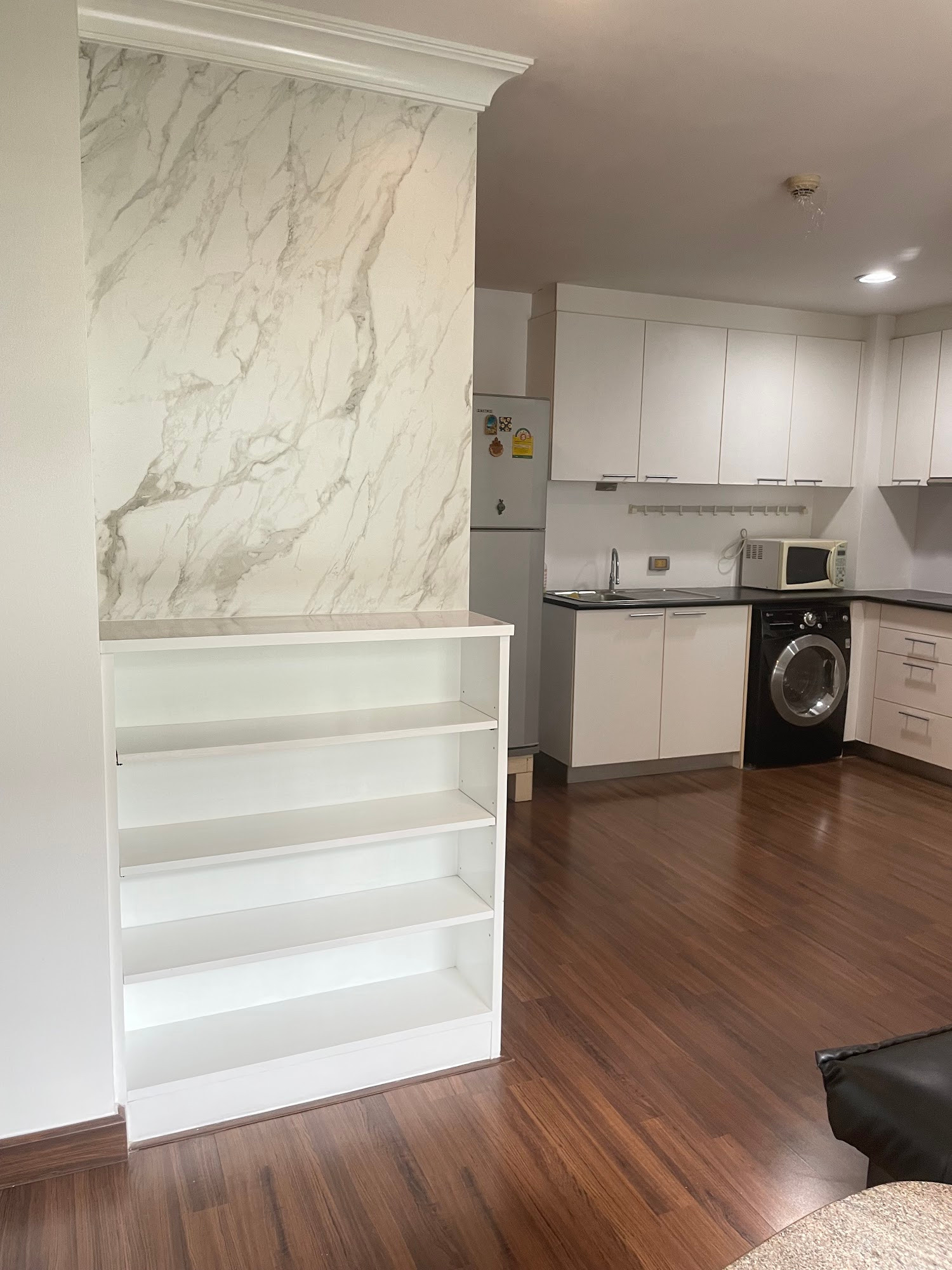 Urgent Condo for rent, D65 Condominium, good location in the heart of Ekamai, but a low rise condo, very peaceful, shady, beautiful room, good condition, ready to move in. – รูปที่ 3