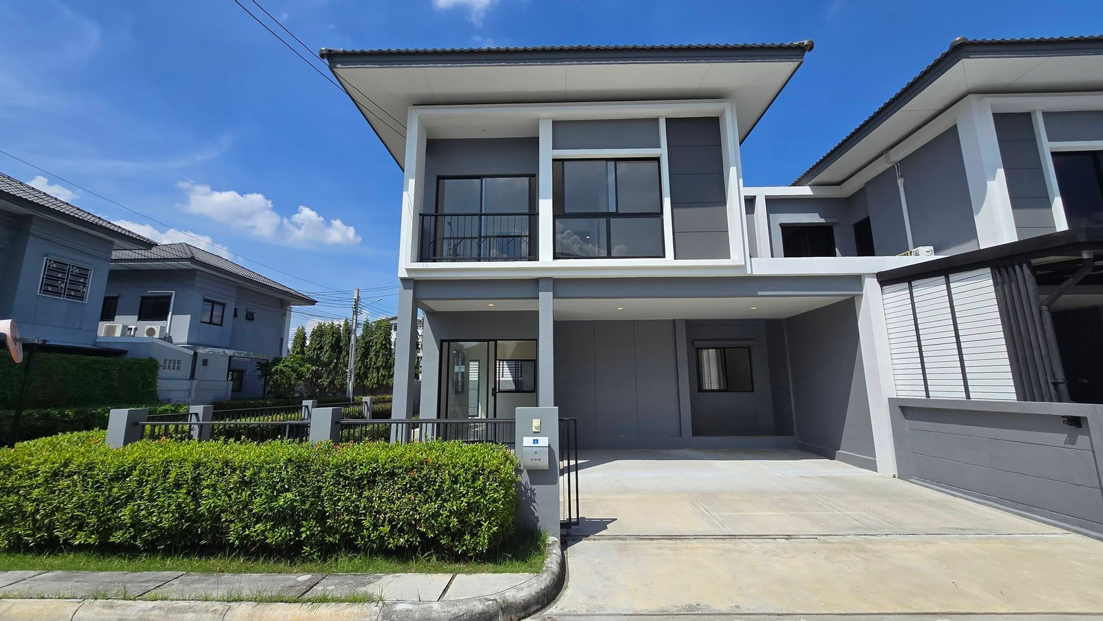 Corner plot house, price only 5.99 million baht! Lumpini Town Place Rama 2–Tha Kham (Lumpini Town Place Rama 2–Tha Kham) 2-story semi-detached house.