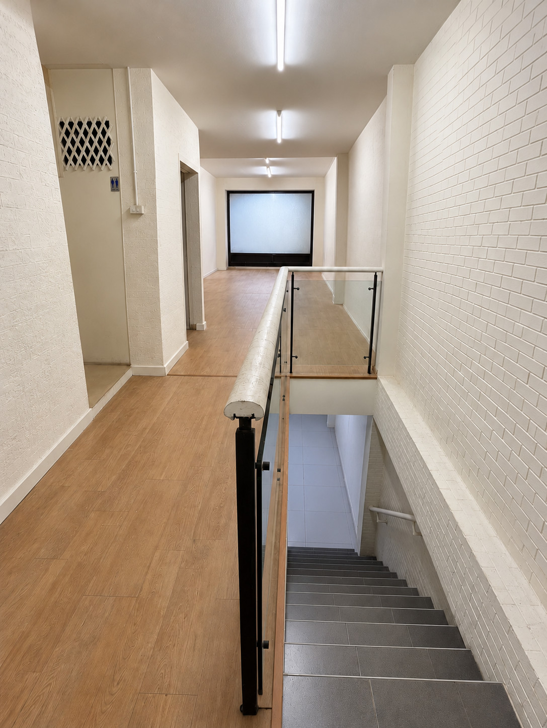 3 Story Shophouse For Rent in Silom BTS Sala Daeng for Restaurant, Spa
