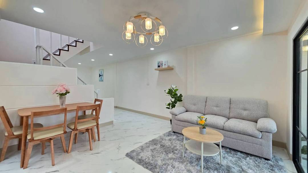 🏡ทาวน์เฮาส์ลุมพินี บางบัวทอง ใกล้ถนนกาญจนาภิเษกเพียง 100 เมตร! รีโนเวทใหม่พร้อมอยู่ มีห้องนอนชั้นล่าง ทำเลดี เดินทางสะดวก – รูปที่ 2