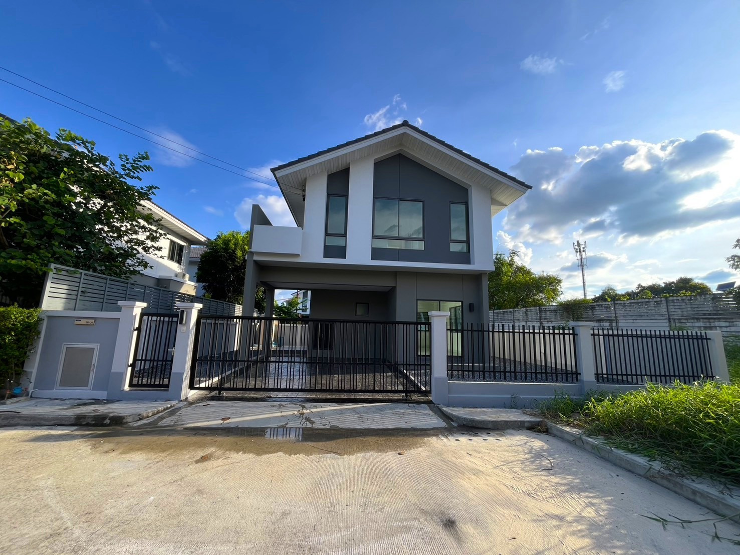 Single house, corner plot, good atmosphere, location near the city, PERFECT PLACE Sukhumvit 77 - Suvarnabhumi. Single house, corner plot, good atmosphere, location near the city, PERFECT PLACE Sukhumvit 77 - Suvarnabhumi.