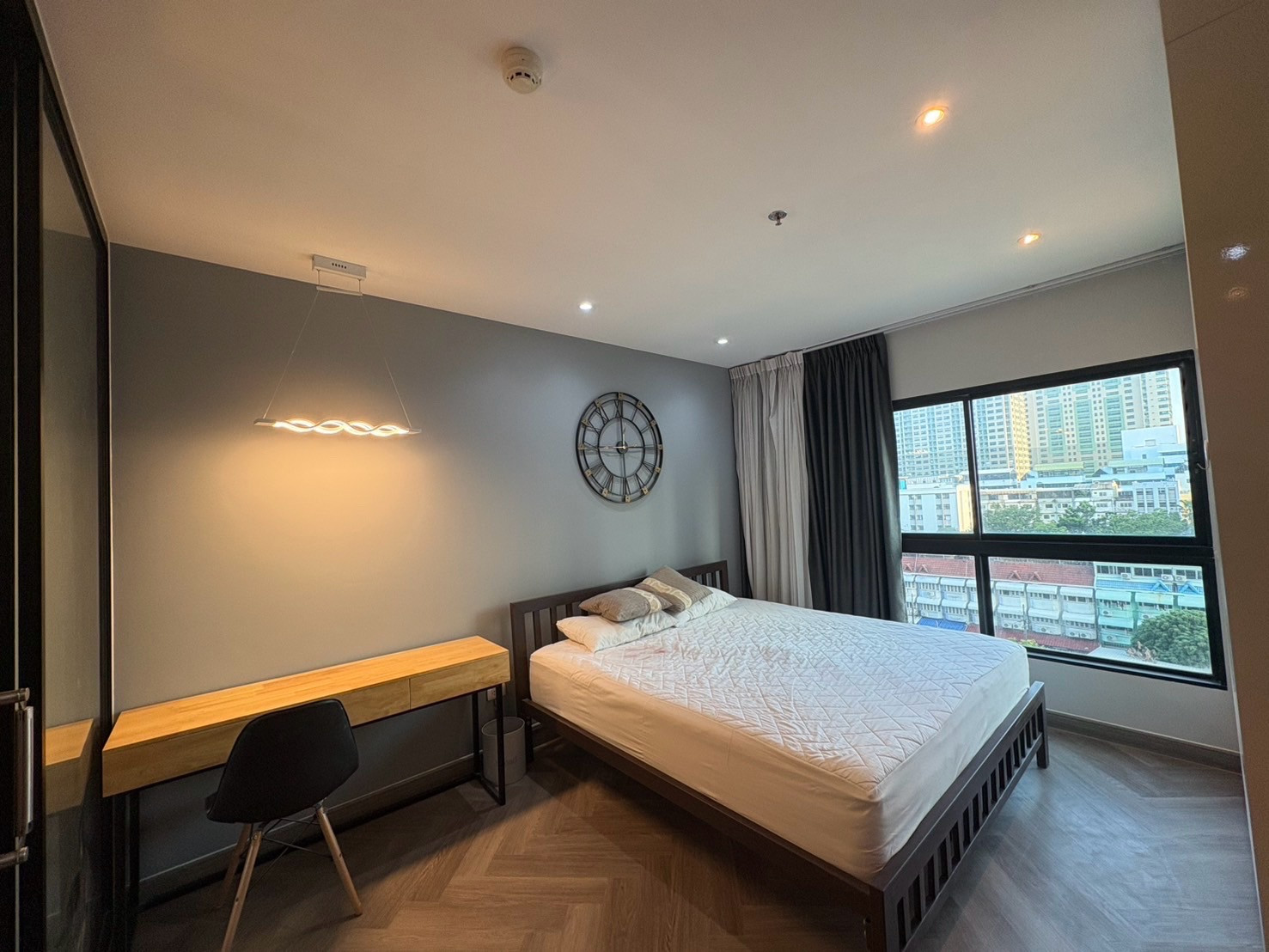 Supalai Loft@Talat Phlu Station (short term/long term) next to The Mall Tha Phra parking lot Beautifully decorated room in Modern Loft style | Fully furnished Ready to move in
