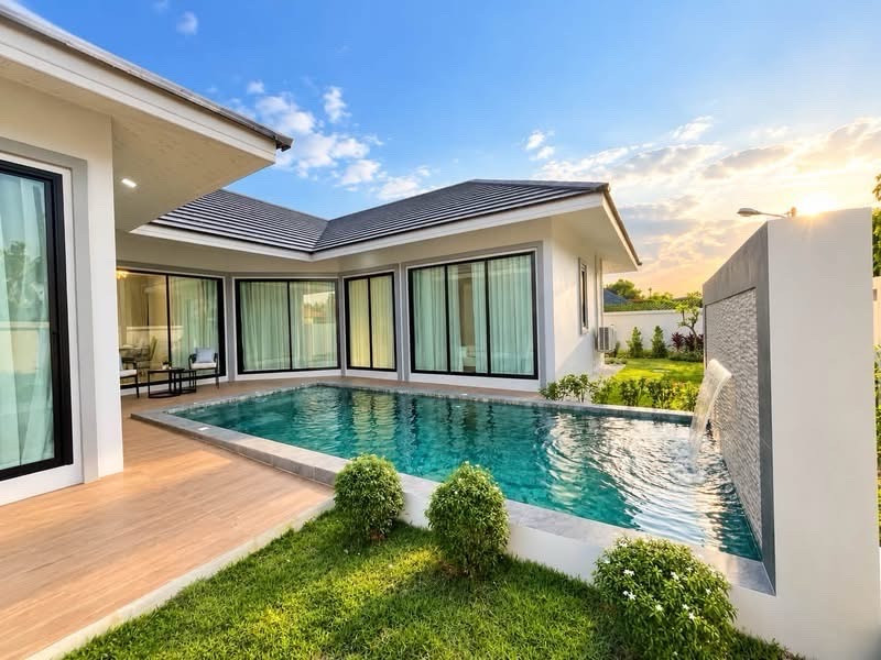 Pool villa in Pattaya/Huai Yai, 3 bedrooms, 3 bathrooms, 8.99 MB. Line: condo42