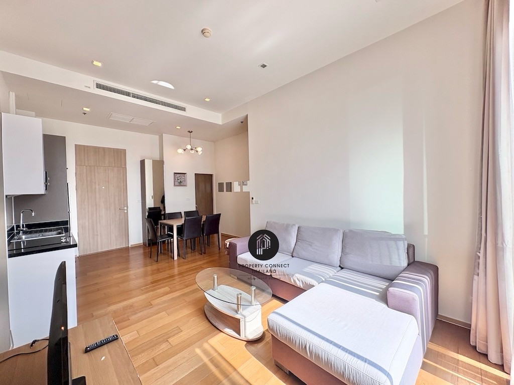 2 large bedrooms in the heart of Ari, beautiful views, extra high ceilings. 2 large bedrooms in the heart of Ari, beautiful views, extra high ceilings.