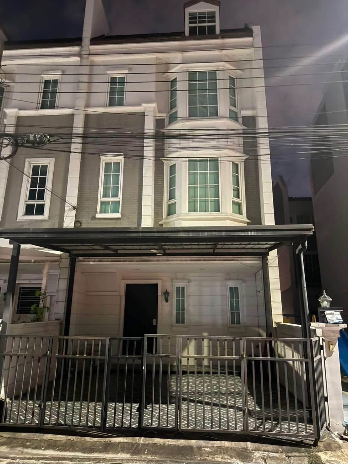Townhome for rent, The Pleston Krungthep Kreetha, near The Mall Bangkapi.