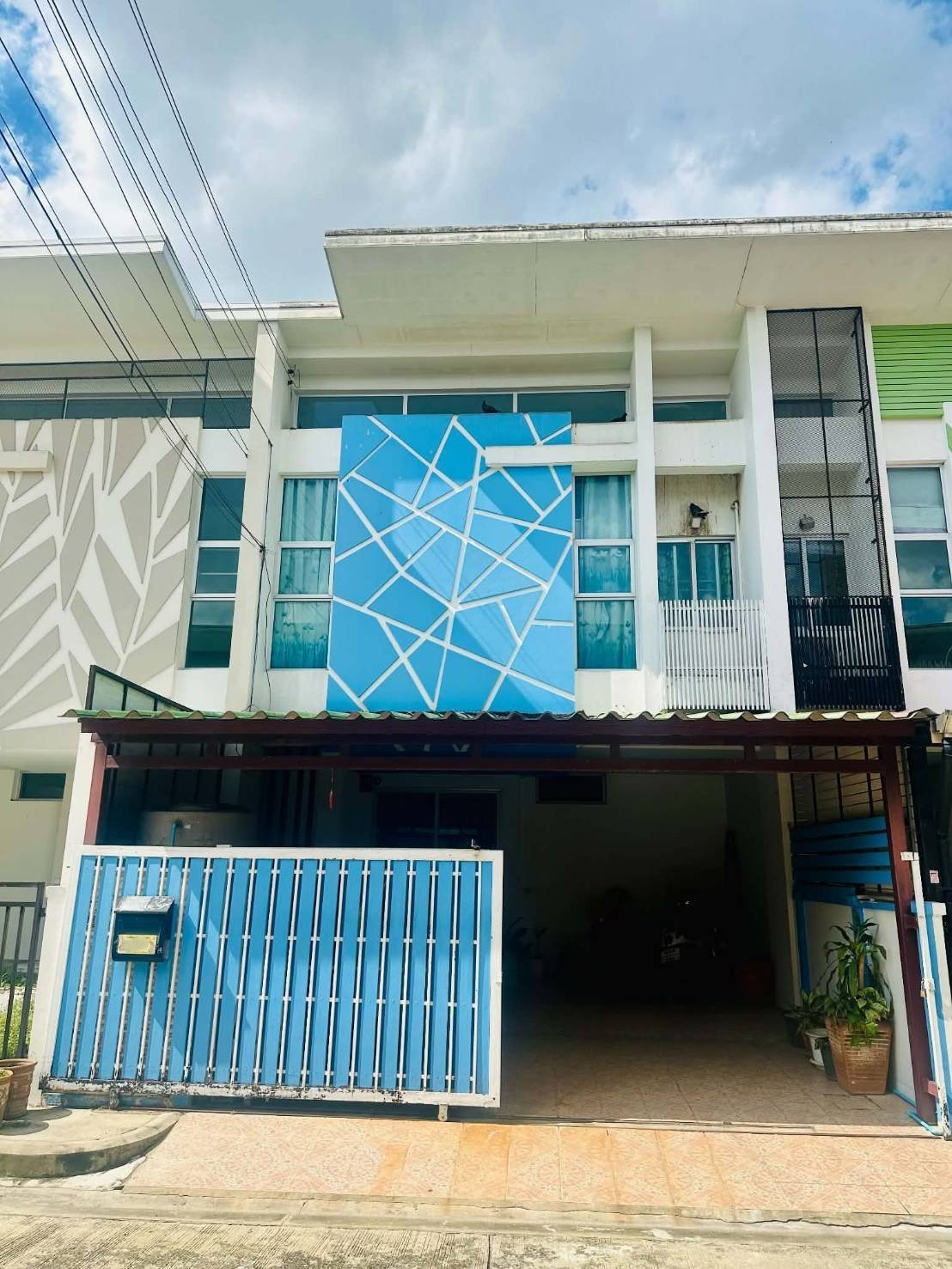 🏡 ทาวน์โฮม 2 ชั้น ไอ-ดีไซน์ วงแหวน–รามอินทรา ทำเลคลองสามวา เพียง 2.5 ล้านบาท