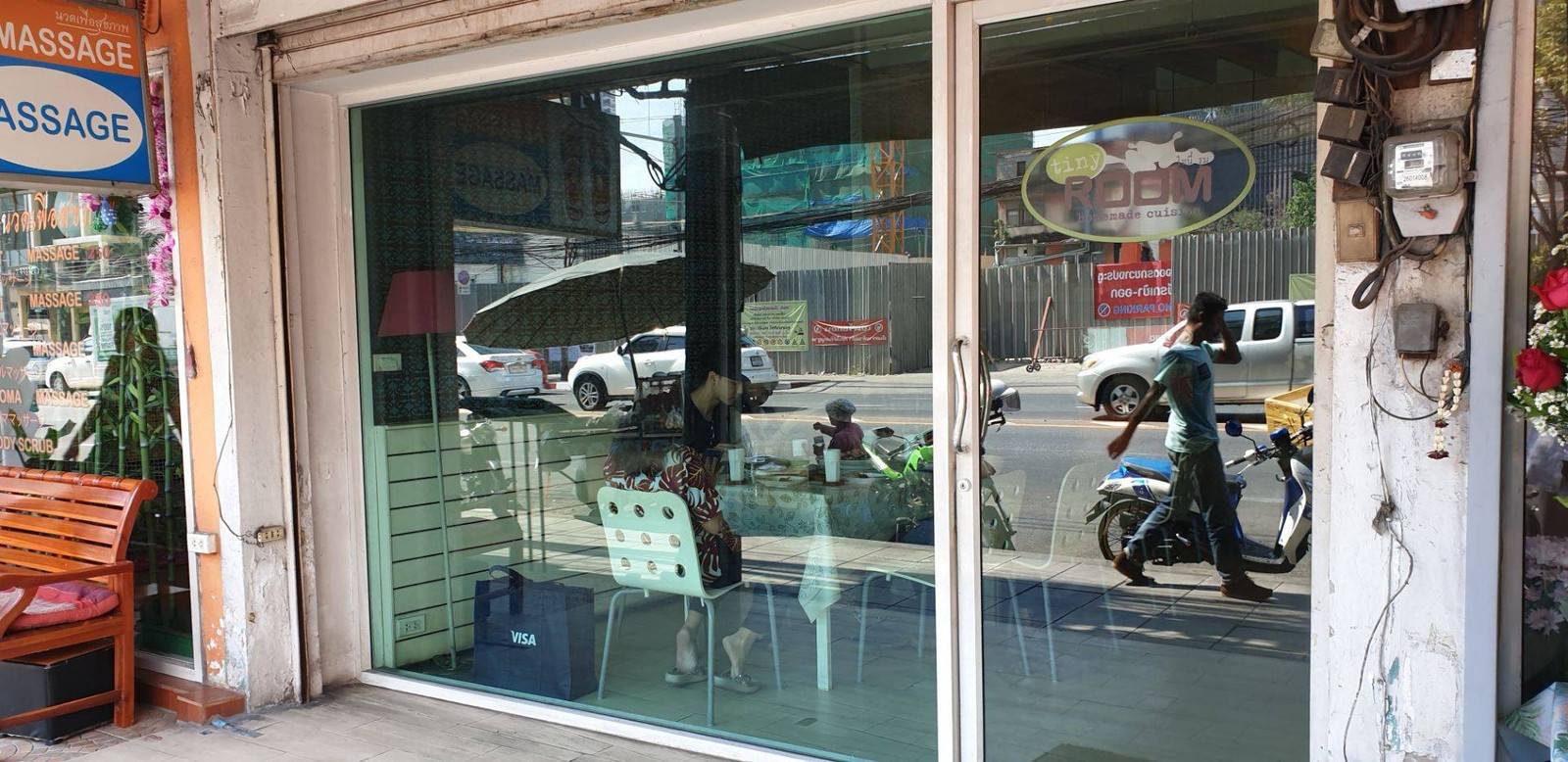 Two-story shophouse for sale, next to Thonglor Road. 190 meters from the BTS station