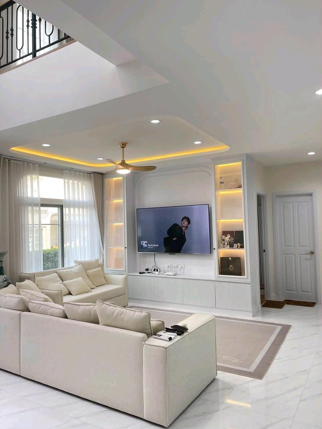 ✨ บ้านเดี่ยวหลังใหญ่ สไตล์ Classic Modern ตกแต่งสวยโทนอบอุ่น บ้านใหม่พร้อมอยู่ ฟังก์ชันครบถึง 5 ห้องนอน เหมาะสำหรับครอบครัวใหญ่ หรือผู้ที่ต้องการบ้านหรูพร้อมพื้นที่ทำงานส่วนตัว 🤍  – รูปที่ 3