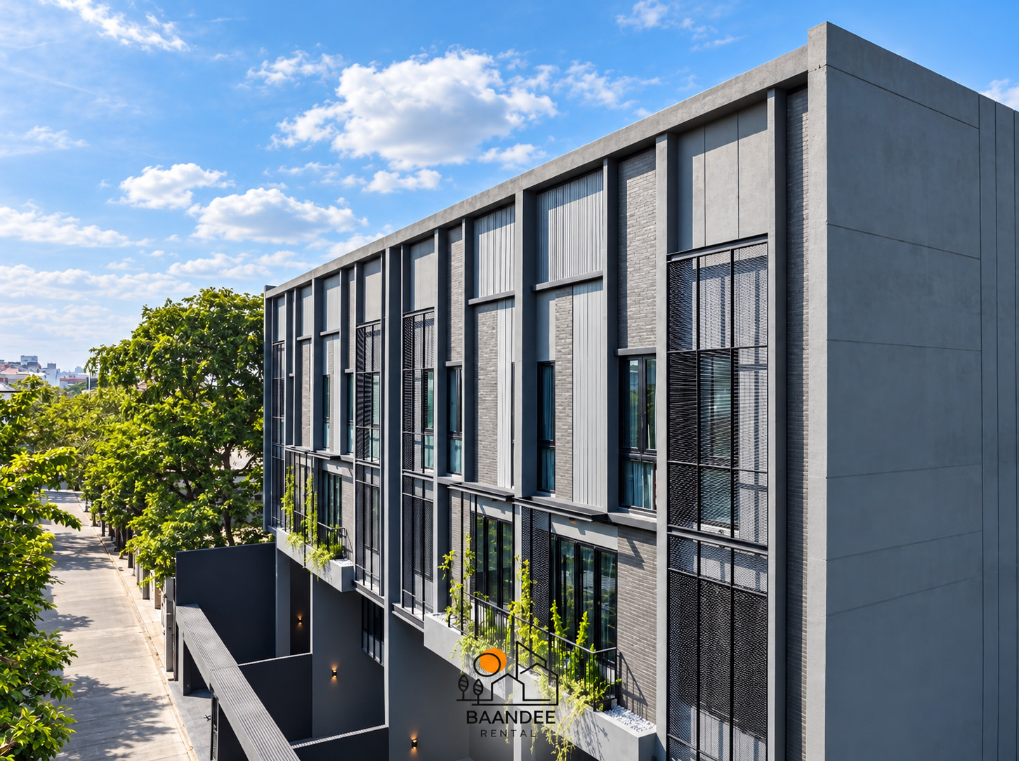 For rent L SCAPE Ratchada 20 (232 sq m.) 3 bedrooms, 4 bathrooms, 3.5 floors, with furniture.