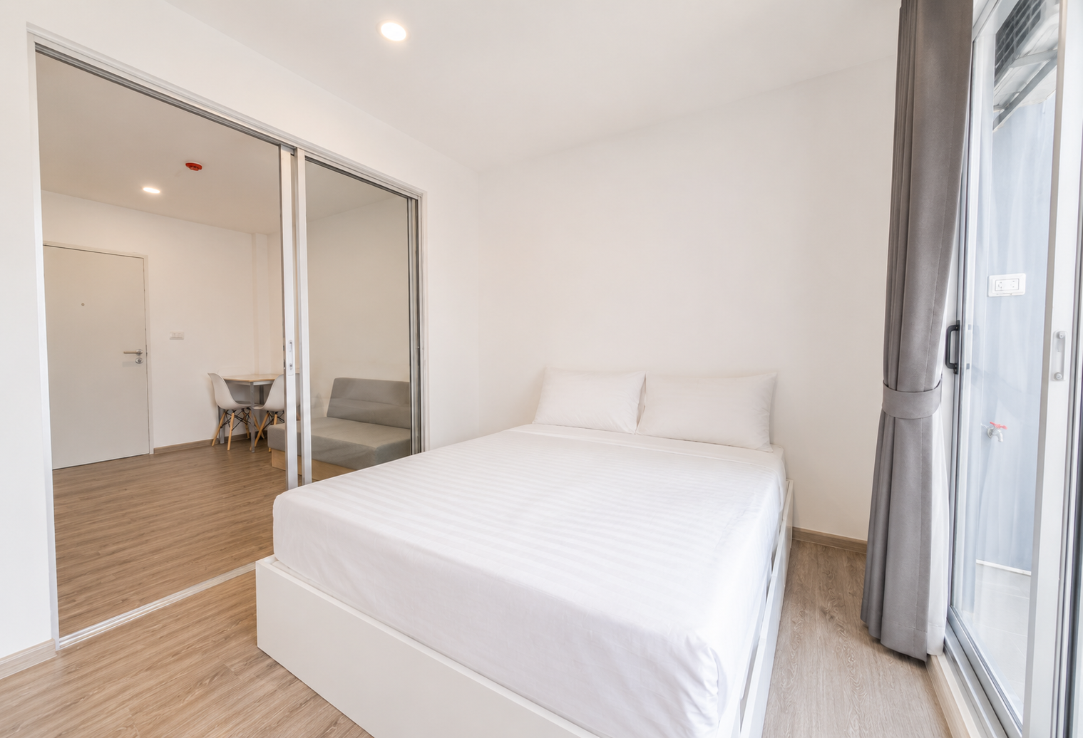 💰 Condo for sale with existing tenant, receiving rental income of 8,200 THB/month. Estimated return on investment: approximately 8.9% per year.