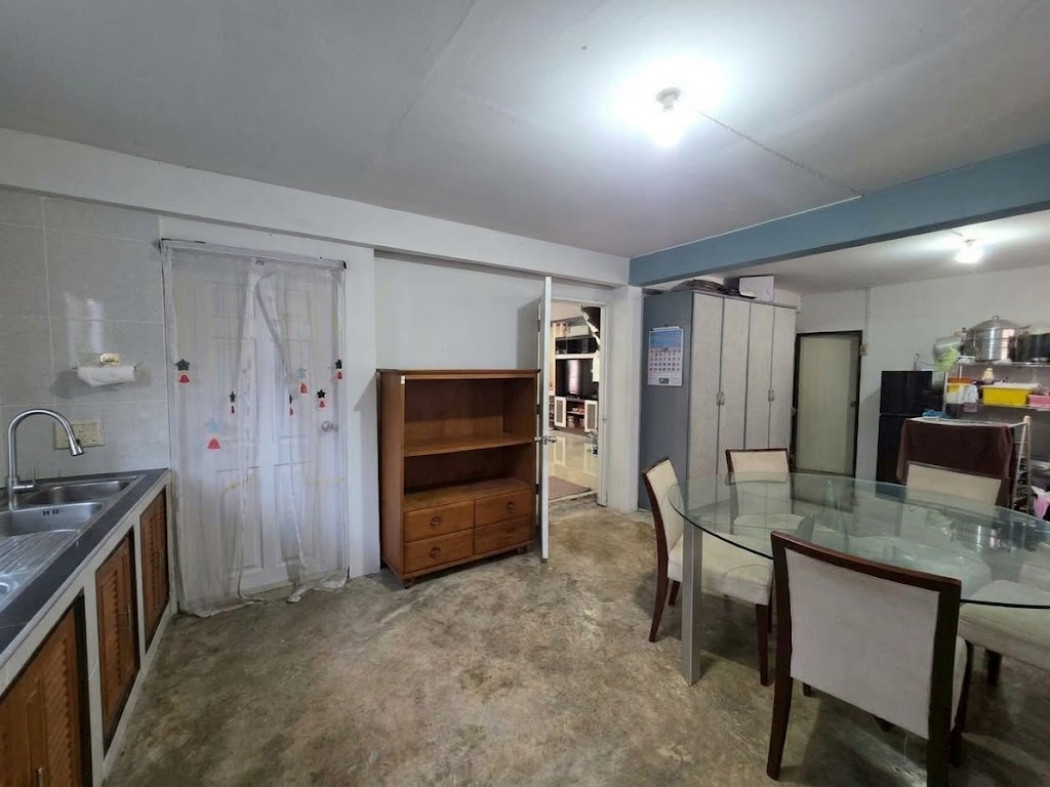 Two-story detached house for sale, half concrete and half wood, with tenant. Located in Soi Udomsuk 26,แยก 29-4,near Central Bangna.50 sq.wa – รูปที่ 4