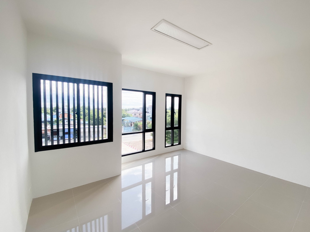 3-story commercial building for sale in Baan Suan Biztown. Plenty of parking space. Near Thong Sa-ard Night Market. Size: 16 sq.wa. – รูปที่ 3