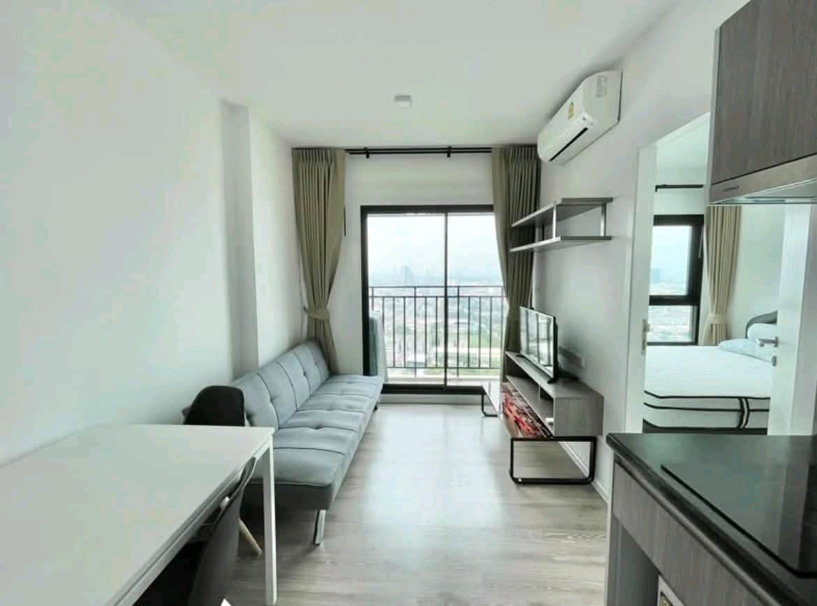 ✨ Beautiful room, 34th floor, high view, complete with furniture and electrical appliances. Near the Yellow Line, conveniently connected to the Green Line BTS.