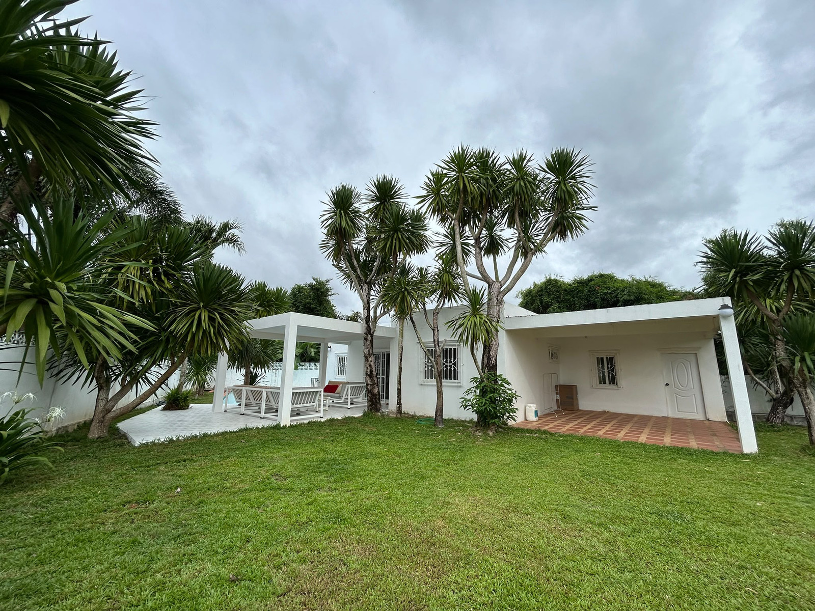 Turnkey Pool Villa | Covered Parking, Spacious Garden & Poolside Terrace in Thalang