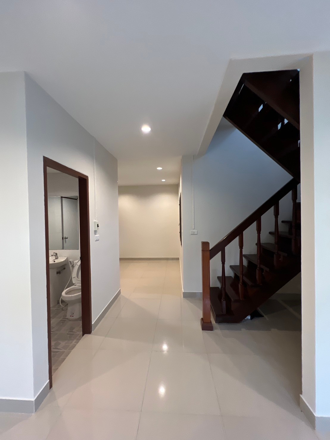 ขายบ้านพร้อมที่ดินสิ่งปลูกสร้าง หมู่บ้านชลลดา สายไหม รีโนเวทใหม่ ด้านหน้าหมู่บ้านเป็นโรงพยาบาลภูมิพล มีรถไฟฟ้าผ่าน  ด้านหลังหมู่บ้านมีทางด่วน   สะดวกในการเดินทาง – รูปที่ 4