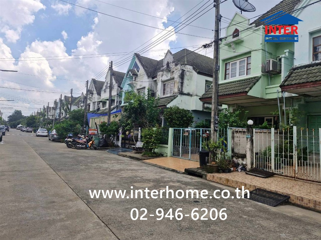 ทาวน์เฮ้าส์ 2 ชั้น 21 ตร.ว. หมู่บ้านลัลลี่วิลล์ ใกล้วัดลาดสนุ่น ซอยรังสิต-นครนายก30 ถนนพหลโยธิน ถนนลำลูกกา ลำลูกกา ปทุมธานี 