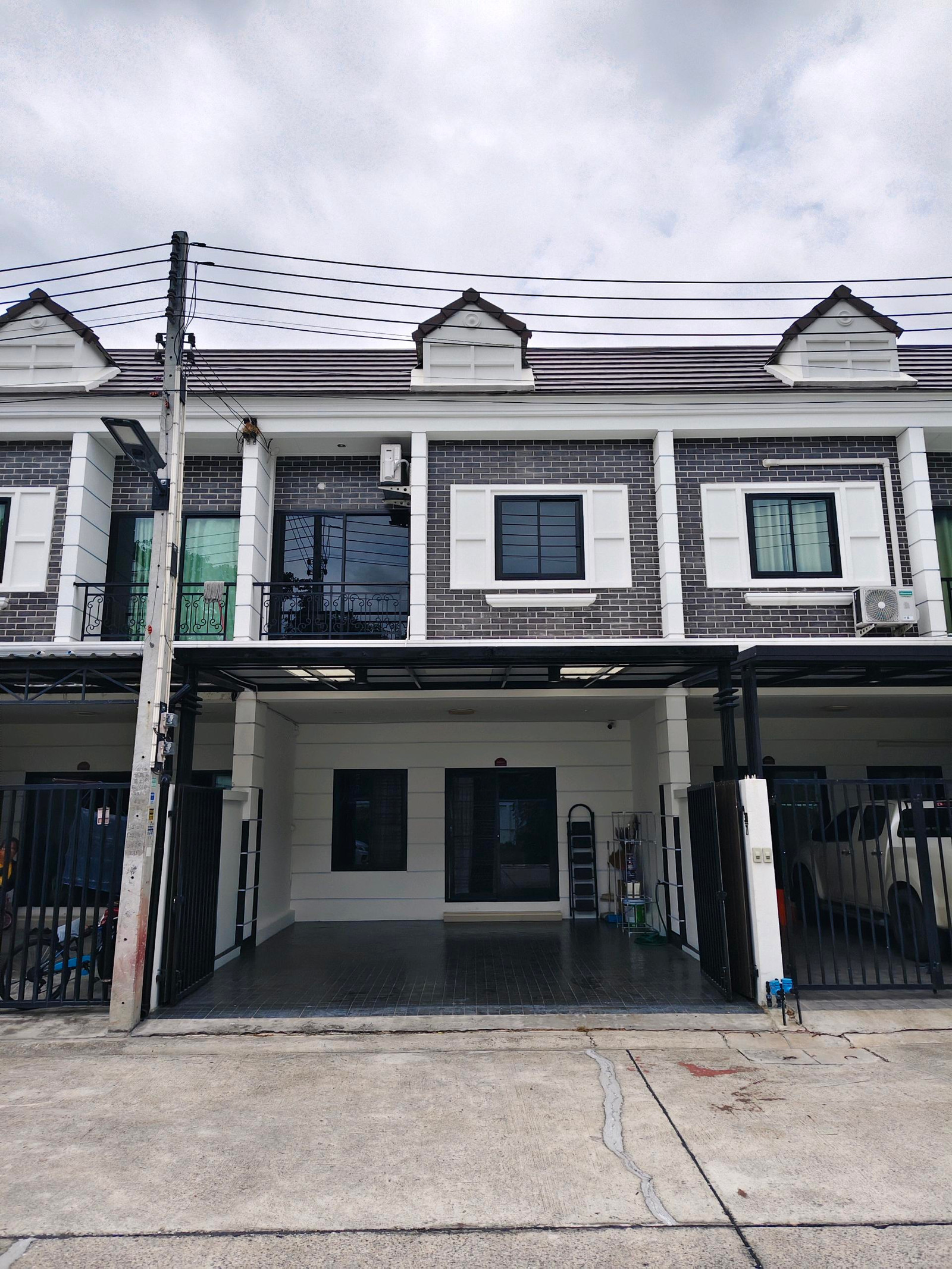 🏡 ขายทาวน์โฮม 2 ชั้น แฮมป์ตัน สแควร์ เฟส 2 แหลมฉบัง-ศรีราชา ทำเลดี ราคาไม่แพง