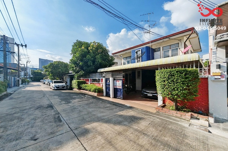 Single house for sale, 53 sq m, Yu Charoen Village, Vibhavadi 20, Chatuchak, near the expressway, Thai Airways headquarters.