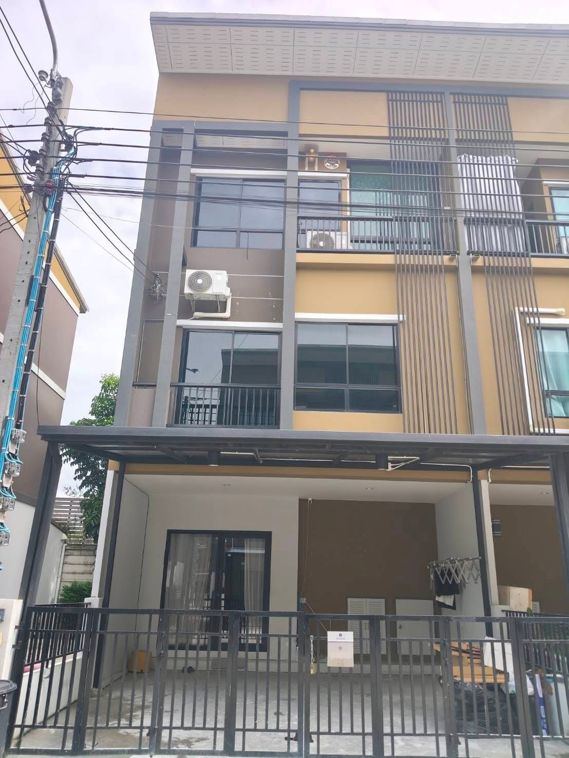 Townhome for rent, corner unit, Sammakorn Avenue, Chaiyaphruek-Wongwaen, can register a company, near Robinson Ratchaphruek.