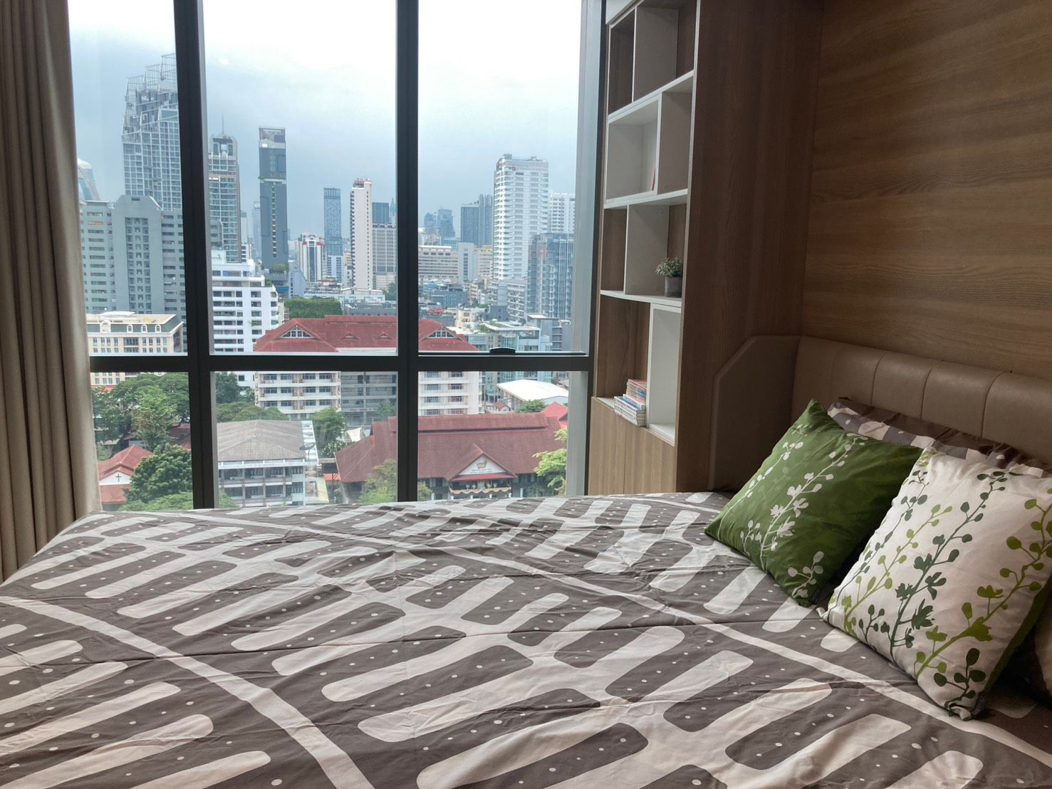 ให้เช่าคอนโด The Room Sukhumvit 21 1 ห้องนอน 53.7 ตร.ม. ชั้น 15 เฟอร์ครบ ใกล้ BTS อโศก