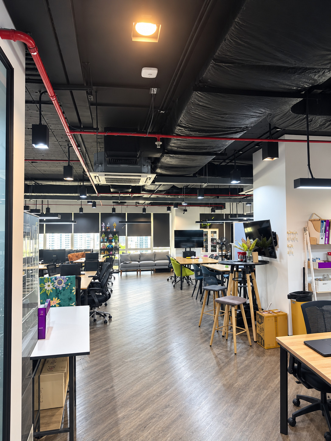 Office space for rent Richmond Building, Sukhumvit 26, near BTS Phrom Phong.
