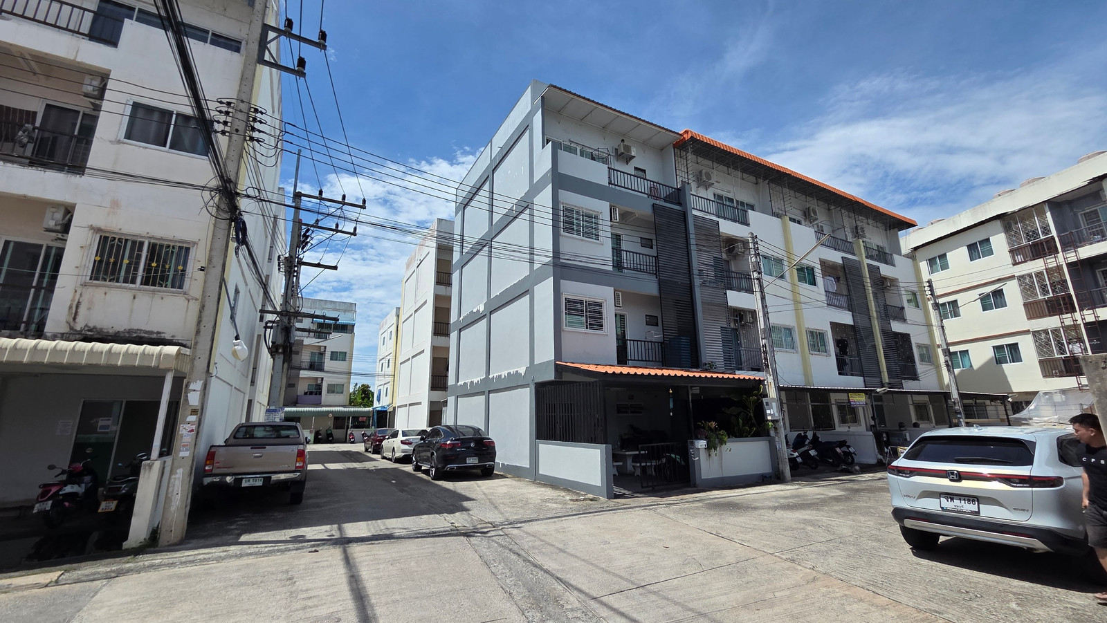 4-story apartment for sale, Bang Saen, Chonburi, 7 bedrooms, good location, near Burapha University, suitable for investment.
