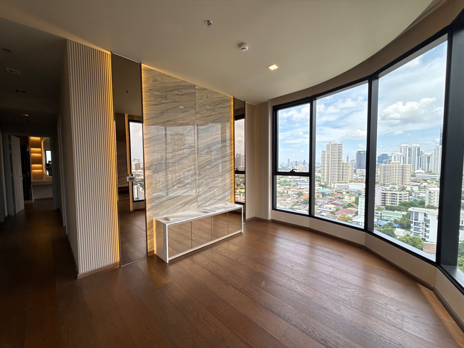 For sale: IDEO Q Sukhumvit 36, 2 bedrooms, 63.94 sq m, BTS Thonglor. Make an appointment to see the actual room every day. Call now 086-888-9328. For sale: IDEO Q Sukhumvit 36, 2 bedrooms, 63.94 sq m, BTS Thonglor. Make an appointment to see the actual room every day. Call now 086-888-9328.