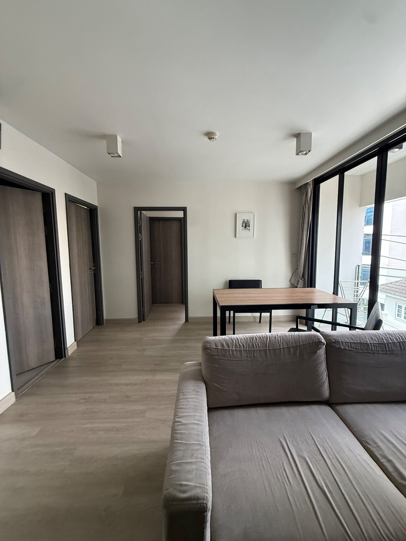 Pet friendly condo for rent, in Ruamrudee, 2 bedrooms fully furnished, ready to move-in – รูปที่ 2