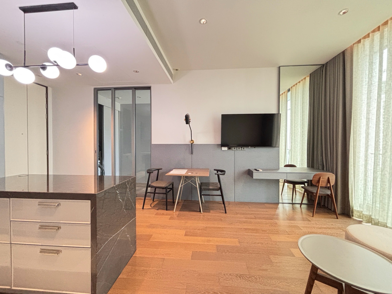 1 ห้องนอนใหญ่ โครงการสวย ใจกลางสุขุมวิทพร้อมพงษ์ – รูปที่ 2