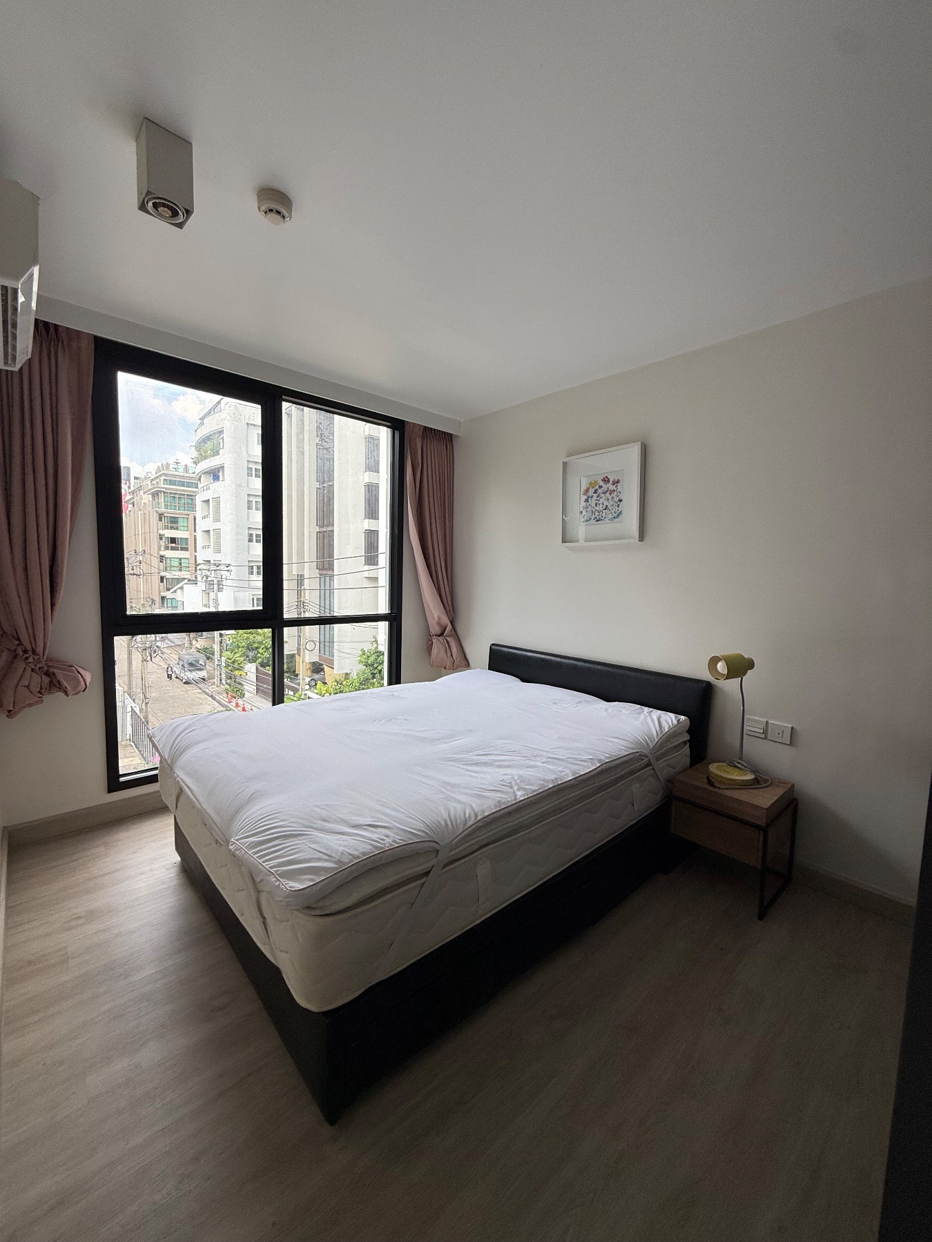 Pet friendly condo for rent, in Ruamrudee, 2 bedrooms fully furnished, ready to move-in – รูปที่ 3