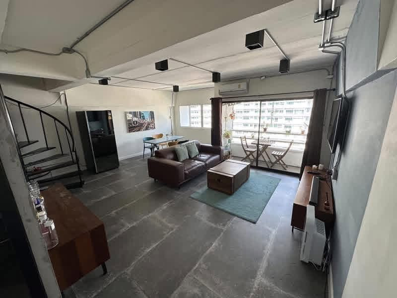 🏙️ Duplex 2 floors, Loft feel in the heart of Thonglor | 100 sq m., only 40,000 baht/month.