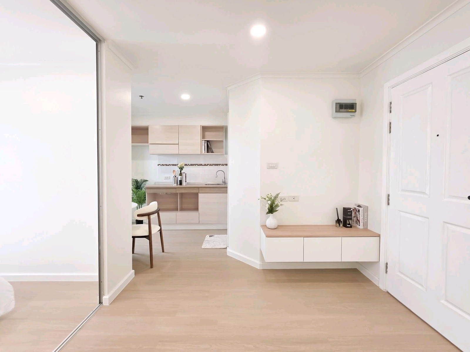 Lumpini Place Ratchayothin, walking distance from the BTS 🚅 BTS Green Line. Lumpini Place Ratchayothin, walking distance from the BTS 🚅 BTS Green Line.