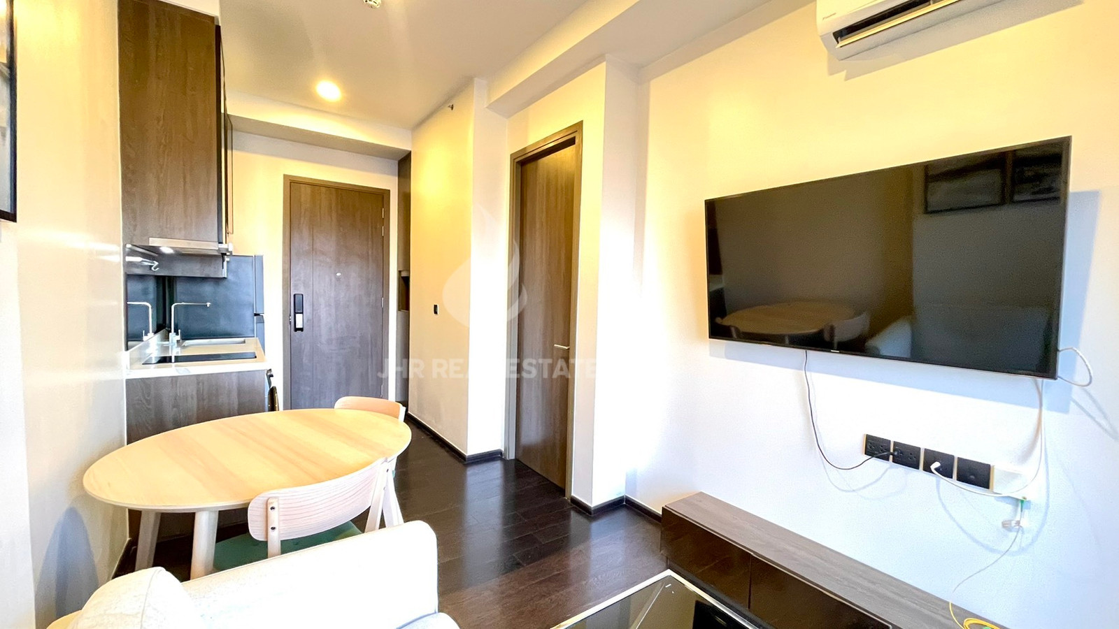 Best deal🔥1 bed with bathtub 🛁 Park Origin Thonglor for rent Line id : @jhrrealestate