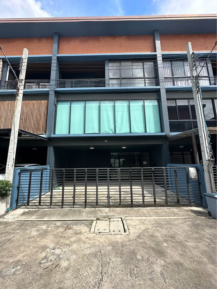 HR3878 Townhome/home office for rent, 3 floors, width 8 meters, Haus 35 Village, Chaengwattana 35, location next to the BTS and expressway. Suitable for doing business and living. HR3878 Townhome/home office for rent, 3 floors, width 8 meters, Haus 35 Village, Chaengwattana 35, location next to the BTS and expressway. Suitable for doing business and living.