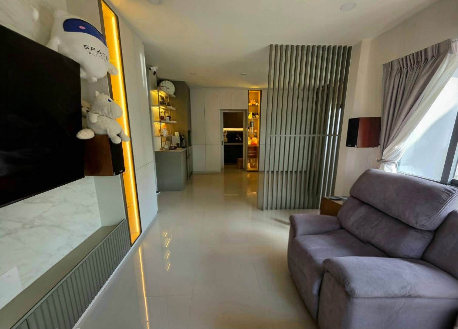 ​🏡โครงการ: เซนโทร อ่อนนุช-สุวรรณภูมิ (Centro Onnut-Suvarnabhumi) ​☔ ต่อเติมหลังคาหลังบ้าน เพิ่มพื้นที่ใช้สอยและกันแดดกันฝนได้เป็นอย่างดี ​✨งาน Built-in ตกแต่งสวยงาม ฟังก์ชันครบครัน: