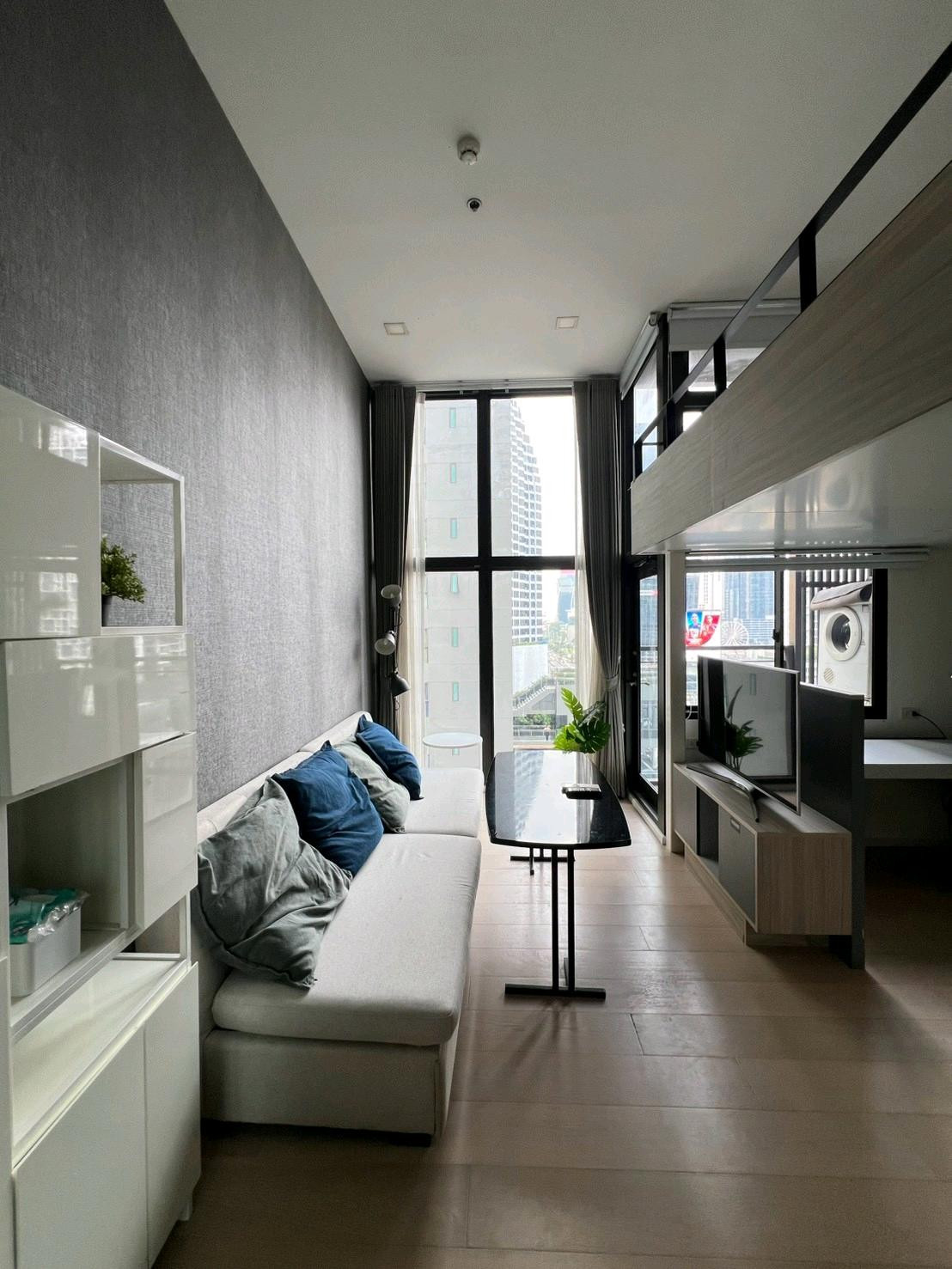 For sale cheap Chewathai Residence Asoke Duplex loft room Beautiful north corner, 3.6 meter high ceiling, near Central Rama 9.
