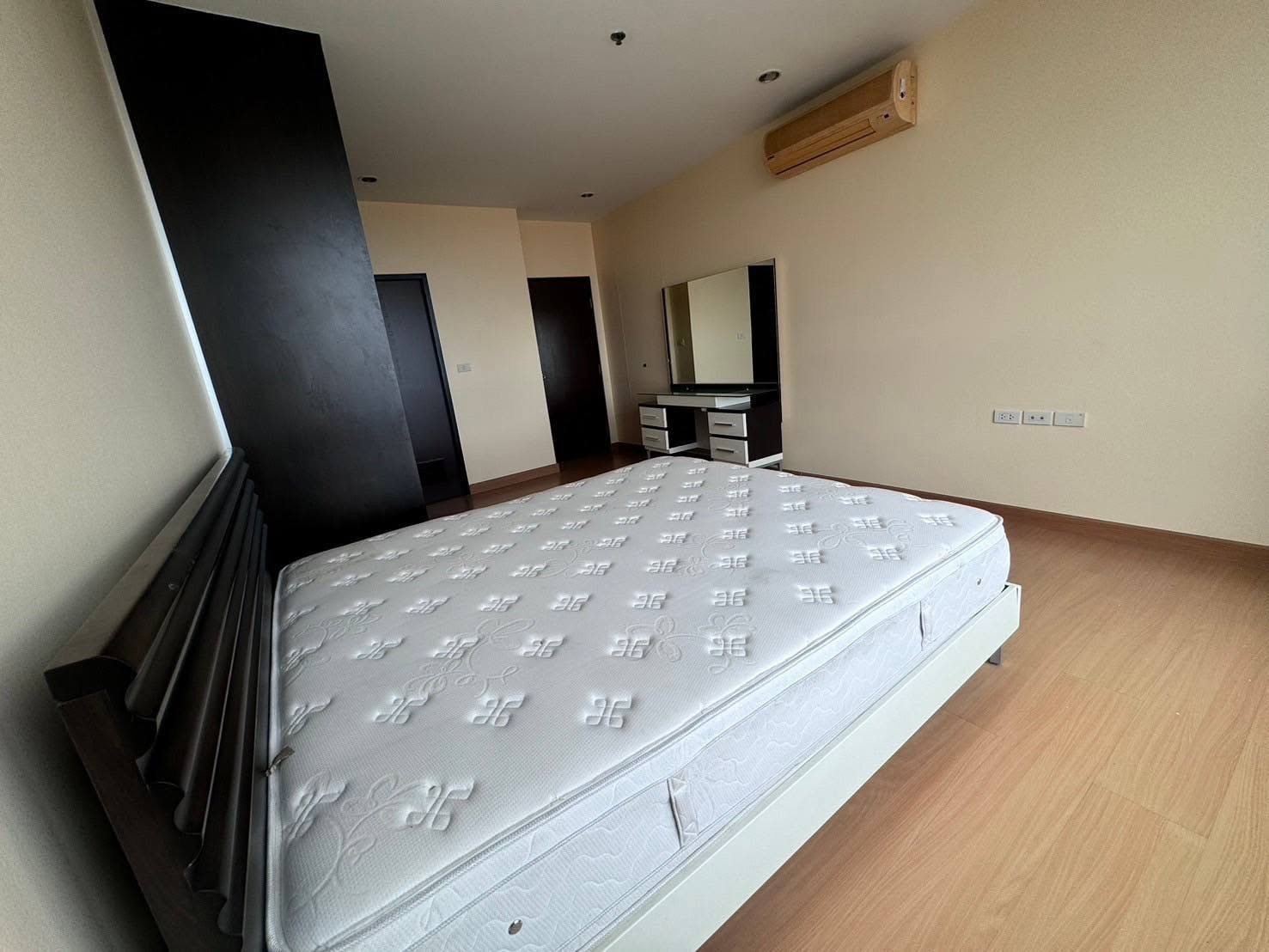 Urgent sale, beautiful room with furniture, The Star Estate Rama 3. Urgent sale, beautiful room with furniture, The Star Estate Rama 3.
