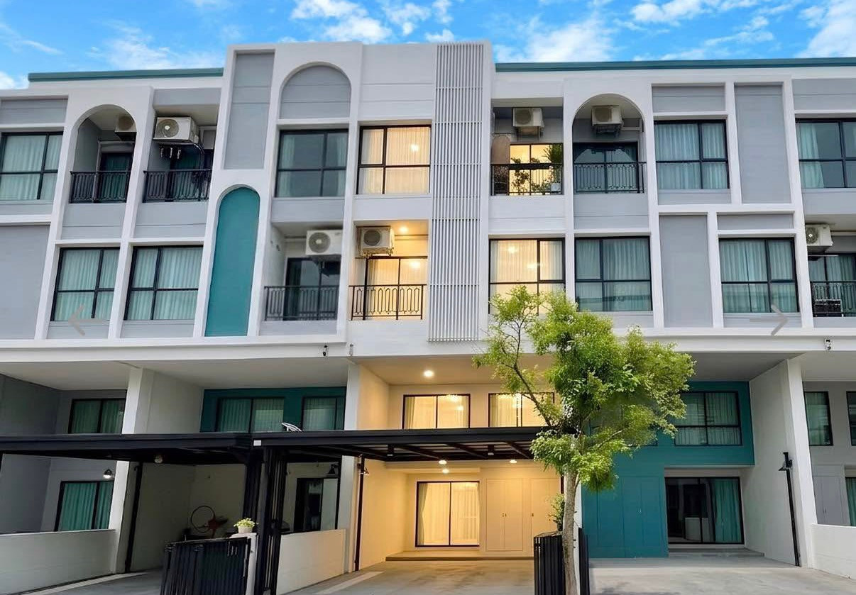 Luxury townhome for rent, Maison 168 Lat Phrao 101, near Central Eastville, convenient to Ekkamai. Luxury townhome for rent, Maison 168 Lat Phrao 101, near Central Eastville, convenient to Ekkamai.