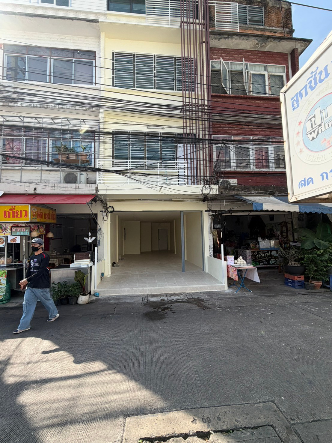 (100% Whole Building Renovation)----(BTS Ratchyothin 4 minutes )