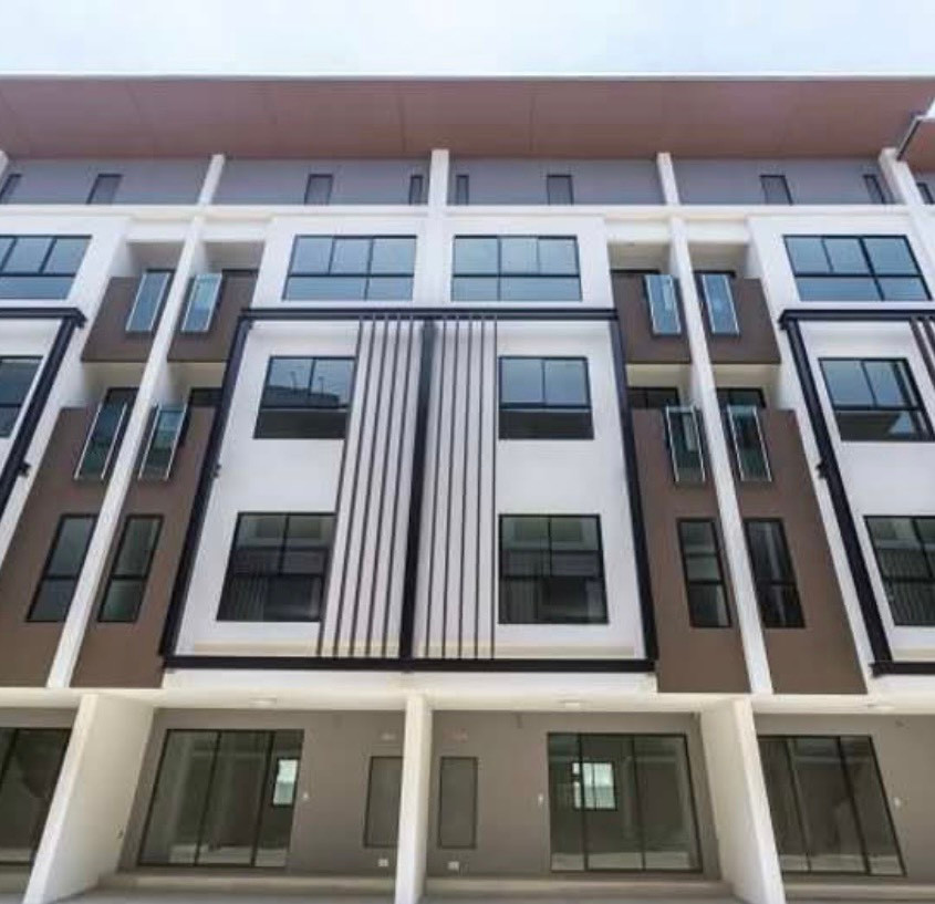** Townhome for rent, 3.5 floors, iField Bangna, area size 250 sq m., area 23.6 sq m, good location** price 33,000 baht.