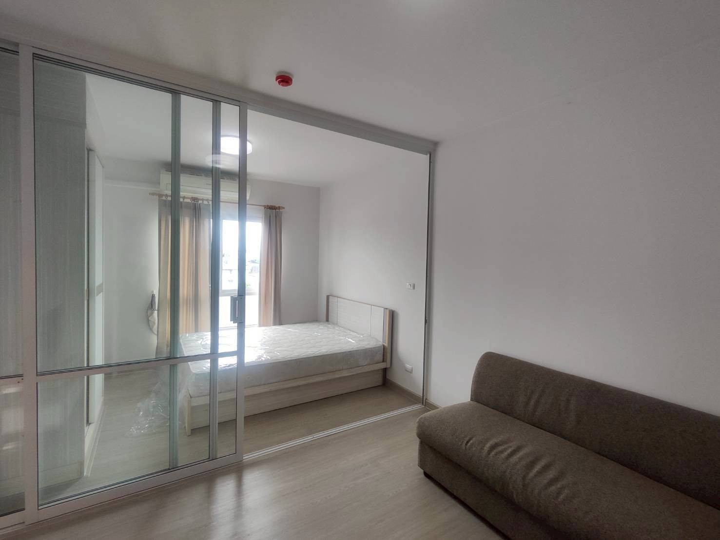 New room, Building A, 5th floor, near 7-Eleven in front of the project (1 bedroom section) UNIO Charan 3, there is a car to MRT Tha Phra.